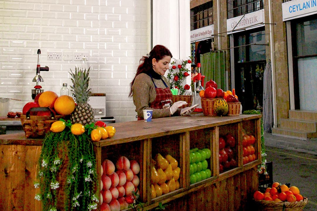 Mobile smoothie and juice bar at an event